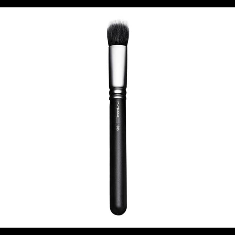 MAC 130 SYNTHETIC SHORT DUO FIBRE BRUSH